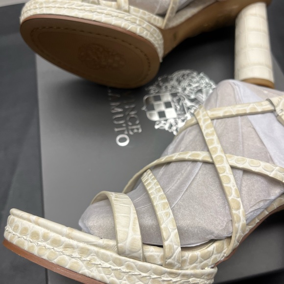 Vince Camuto - Size 6.5 - Brand new in box - Picture 12 of 14